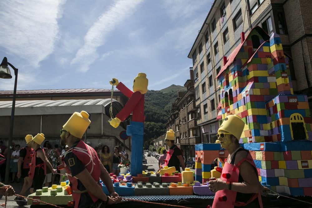 Descenso Folklórico del Nalón 2019: 40 carrozas y más de 4.000 personas