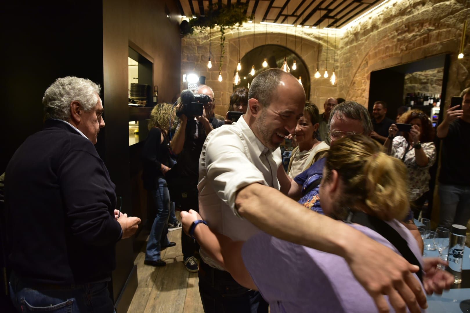 Celebració d'ERC després de guanyar les eleccions a Manresa