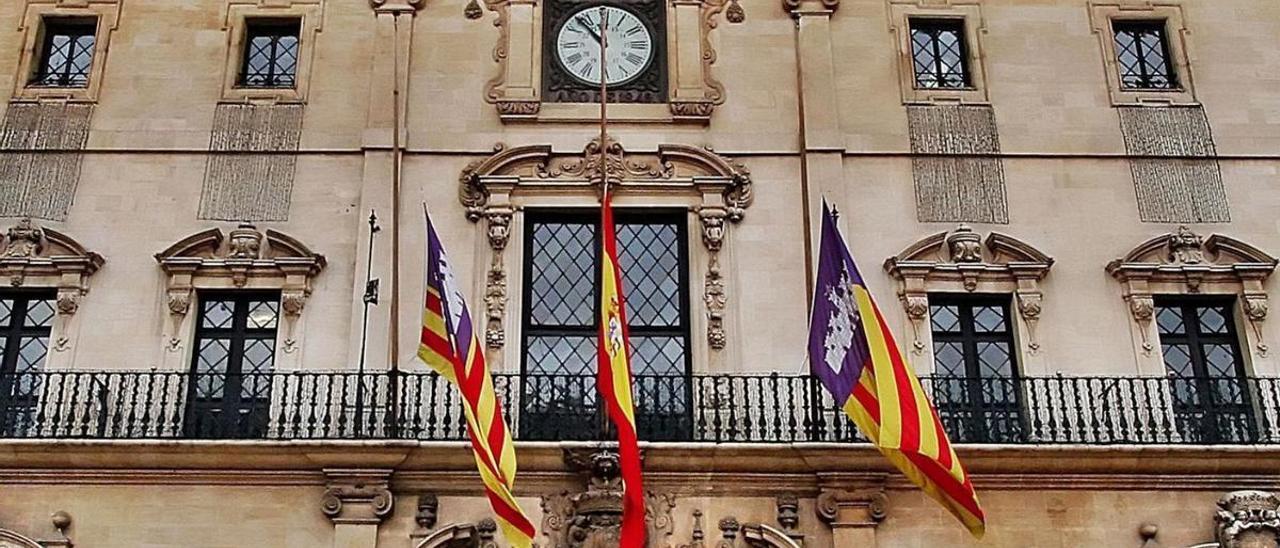 El alcalde y los concejales de Palma se suben el sueldo un 1,5% desde enero