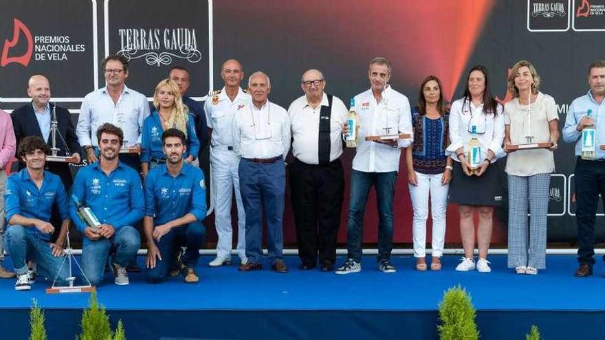 Foto de familia de los galardonados en los Premios Nacionales Terras Gauda. // Lalo R. Villar