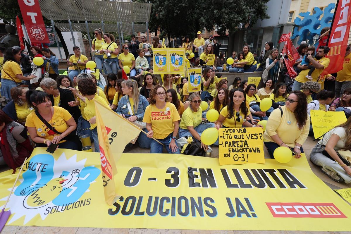 07/05/2026 | Plaza de las Aulas, Castellón | Concentración de trabajadoras de las escuelas infantiles durante la huelga educativa