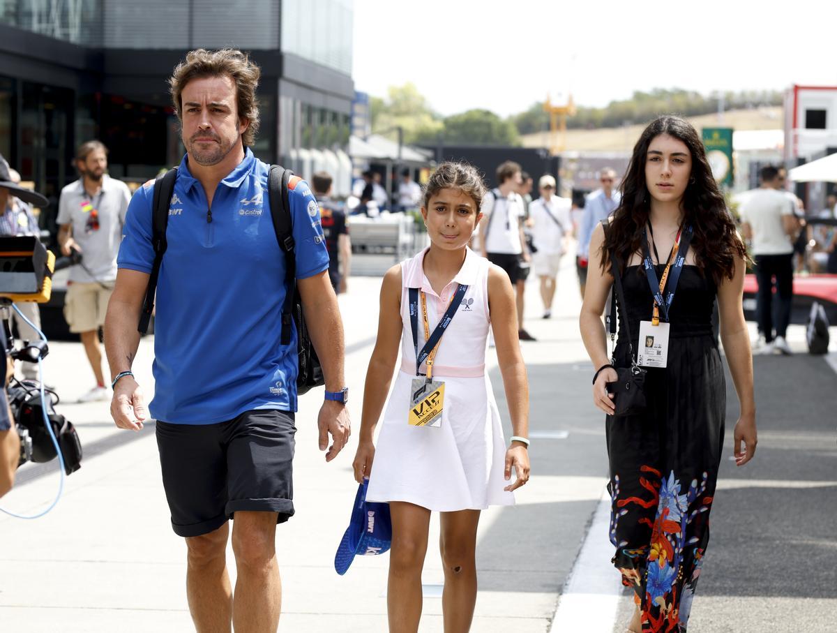 Fernando Alonso cambiará el azul de Alpine por el verde de Aston Martin.