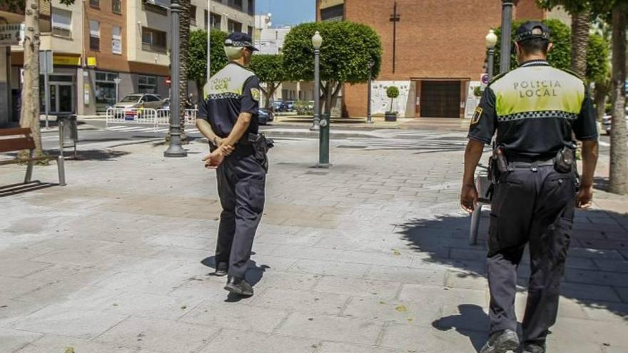 Un hombre rocía con líquido abrasivo a su expareja en Elche