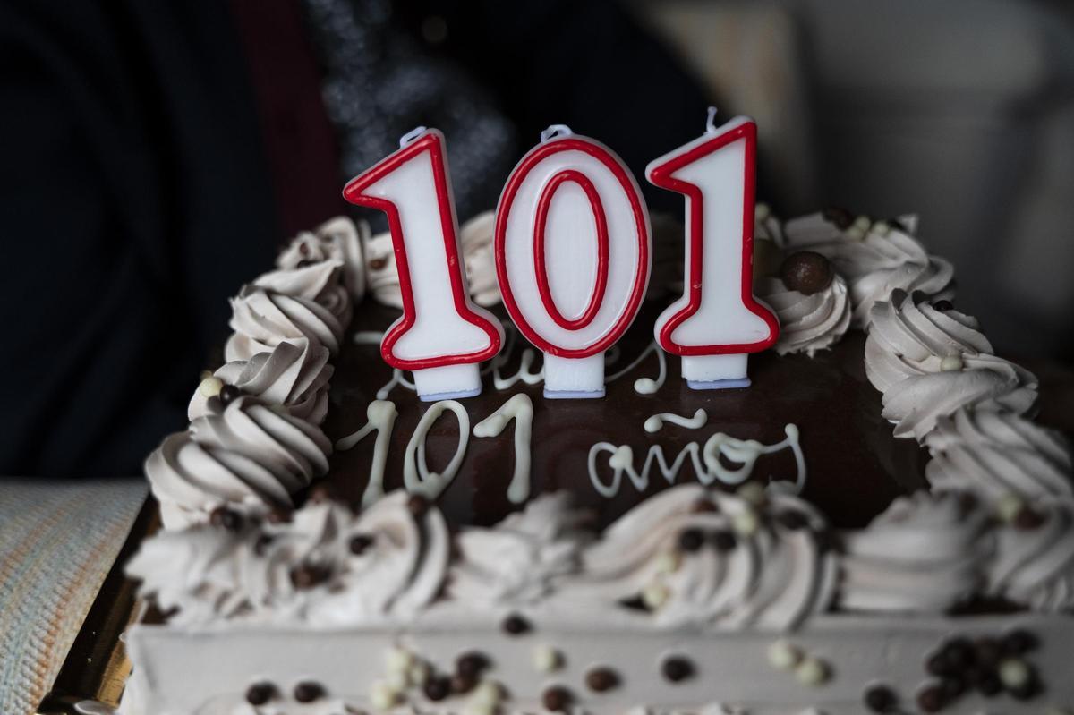 La tarta de cumpleaños para Petra, que el próximo 29 de abril celebrará 101 primaveras.