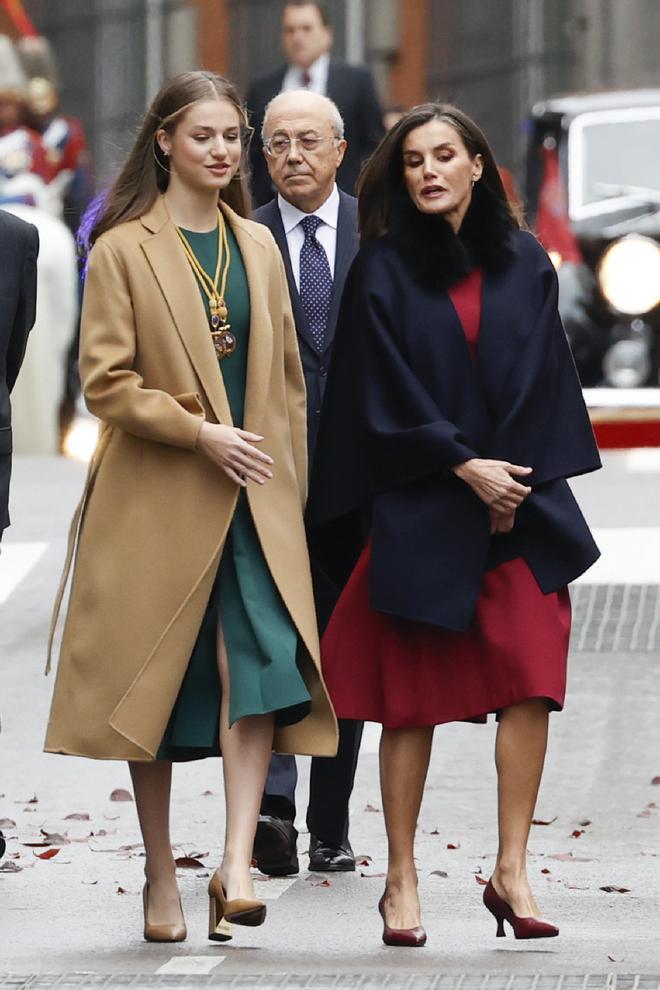 La reina Letizia junto a la princesa Leonor en la apertura de las Cortes Generales