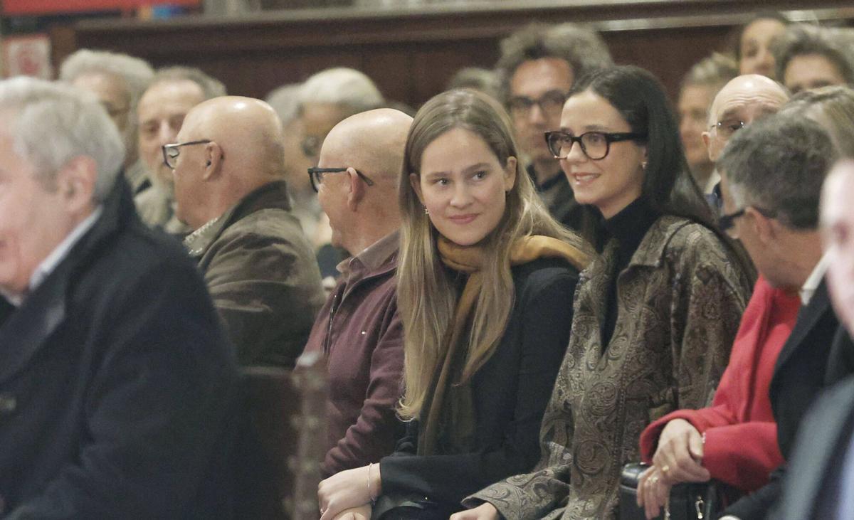 Doña Sofía y las infantas Elena y Cristina, acompañadas de Victoria Federica e Irene Urdangarin, en el Concierto de Semana Santa que se celebra en la Catedral de Mallorca
