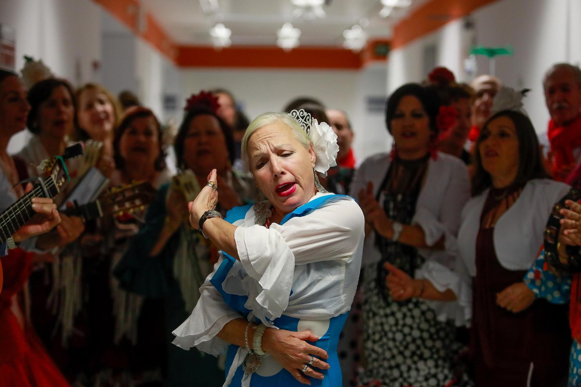 Galería: Alegría rociera en el hospital de Ibiza