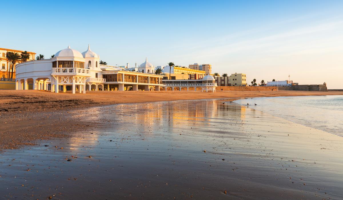 La playa de La Caleta en Cádiz