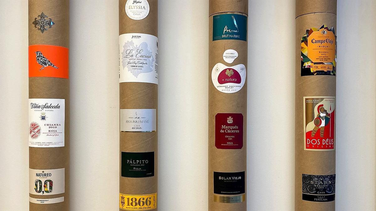 Varias etiquetas de vino producitas por Argraf.