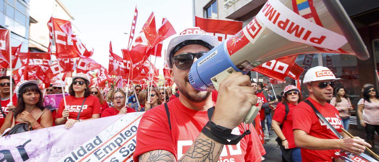Sindicatos y organizaciones sociales celebran la manifestación el 1 de mayo.