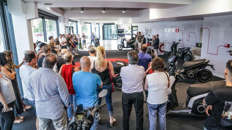 El fabricant català de motos elèctriques Silence obre un punt de venda a Manresa