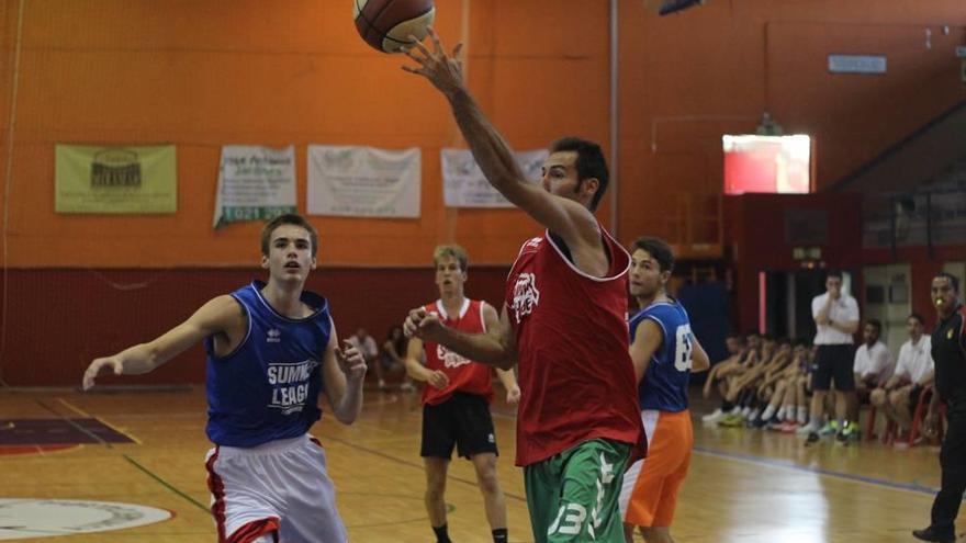 Alberto Corbacho durante el partido de ayer.