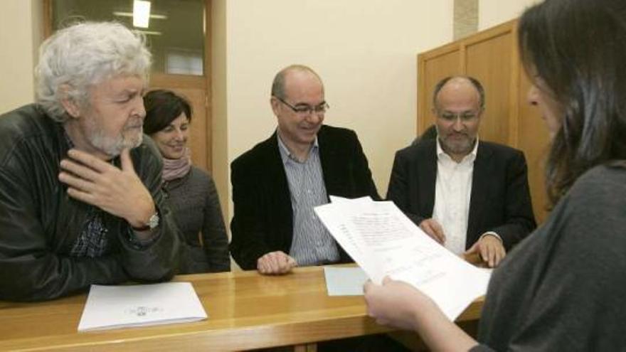 Beiras, Yolanda Díaz, Francisco Jorquera y Abel Losada registran su petición. // Xoán Álvarez
