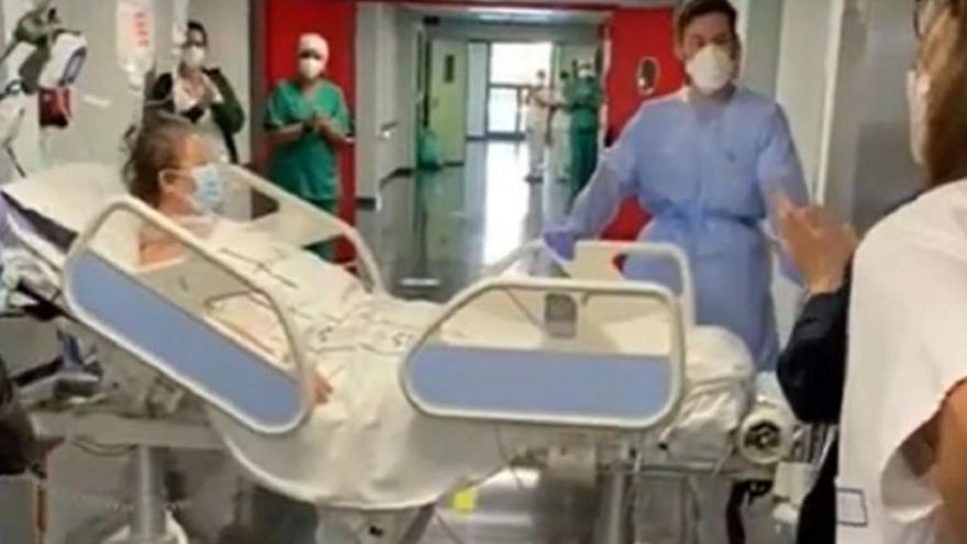 Vuelven los aplausos: Patricia sale de la UCI después de tres meses y medio