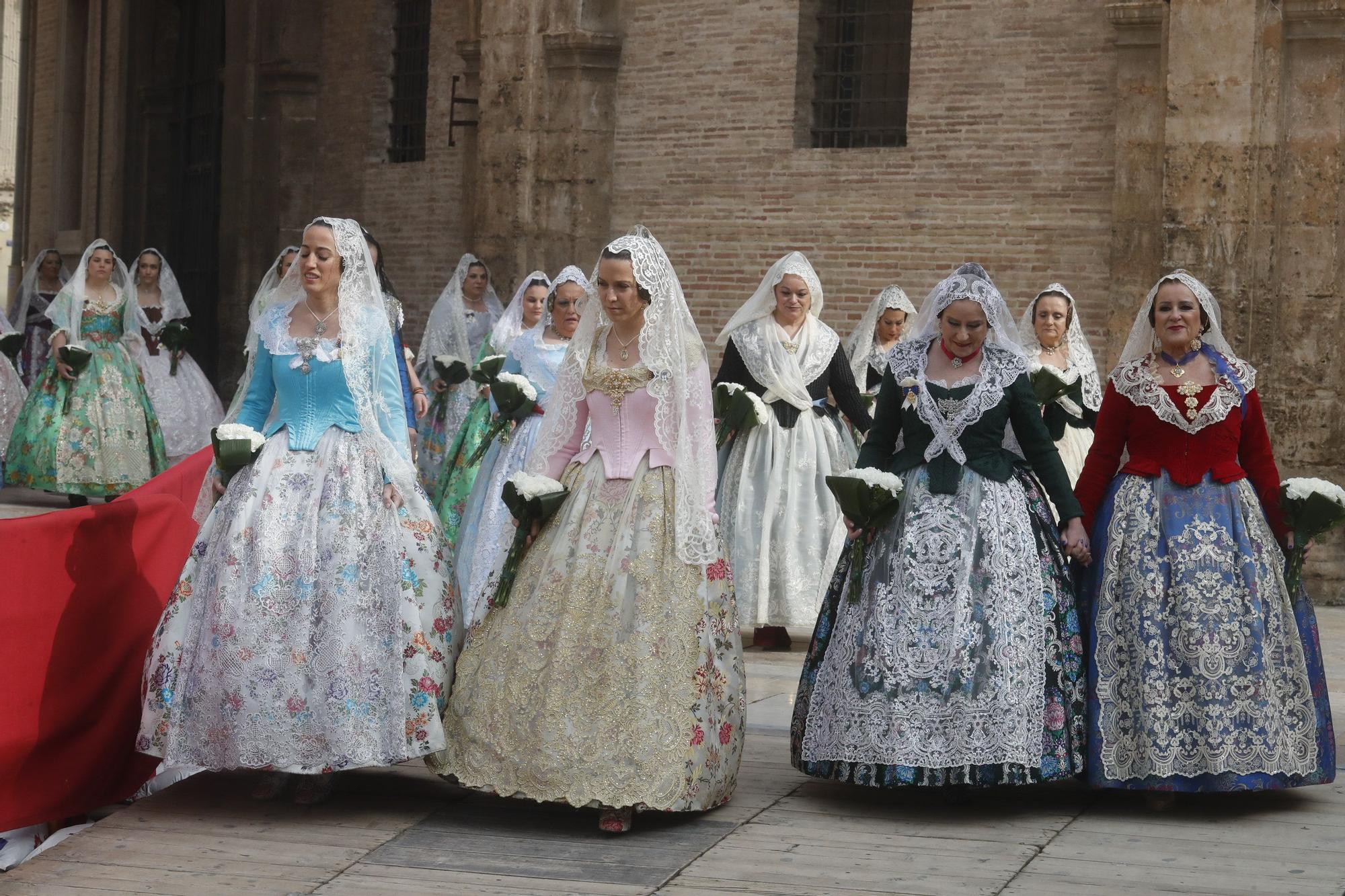 Búscate en el segundo día de ofrenda por la calle de la Paz (entre las 15:30 a las 17:00 horas)