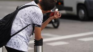 ¿Per a què utilitzen els joves el mòbil? Depèn dels seus vincles afectius