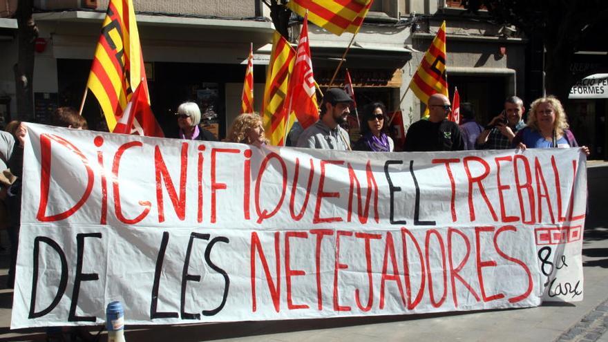 Protesta de les treballadores de la neteja de l&#039;Ajuntament de Figueres