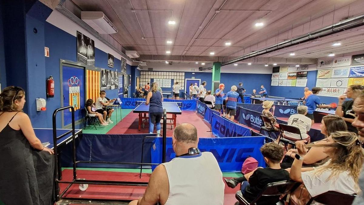 L'ambient de la sala del CER amb públic i jugadors