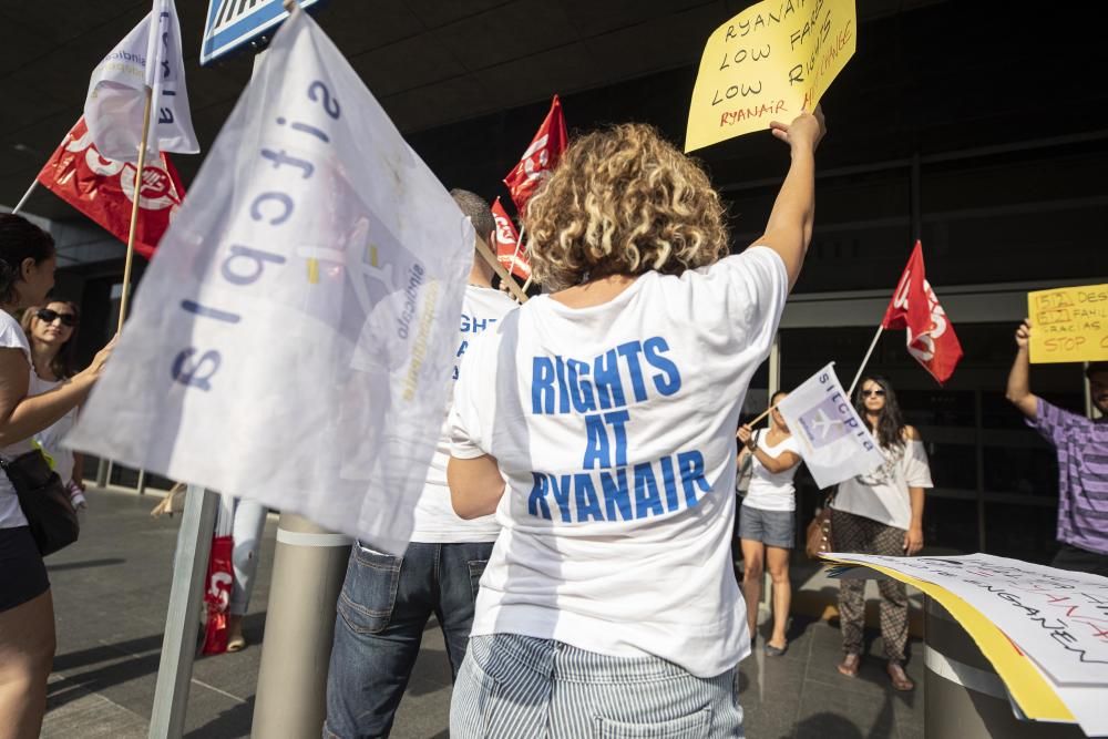 Vaga dels tripulants de cabina de Ryanair a l'aeroport de Girona