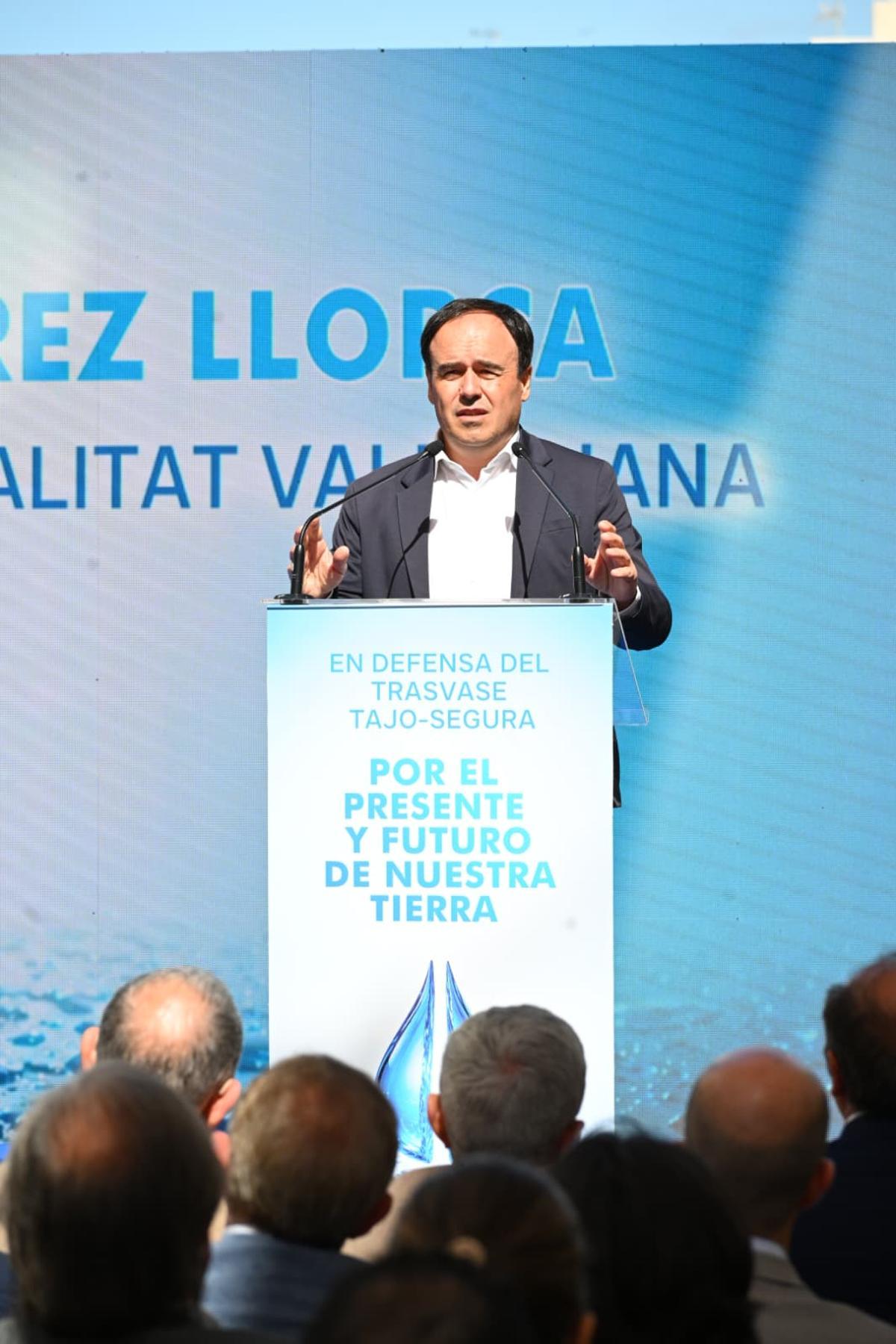 Acto en defensa del trasvase en Pilar de la Horadada con la presencia de los presidentes autonómicos de la Comunidad Valenciana y Murcia, convocado por los regantes Acto en defensa del trasvase en Pilar de la Horadada con la presencia de los presidentes autonómicos de la Comunidad Valenciana y Murcia, convocado por los regantes