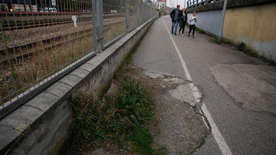 Unas obras impedirán el tránsito de peatones junto al puente de San Sebastián