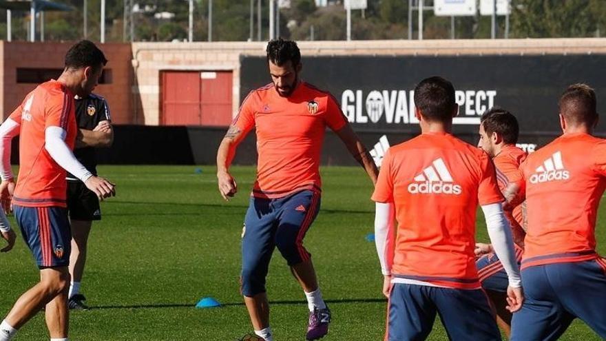 Careo de Negredo y Nuno ante la plantilla