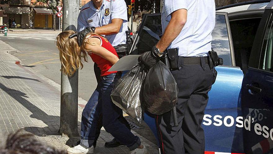 Detenciones. Jessica G. V. y otras 4 personas fueron detenidas tras la liberación de la joven.