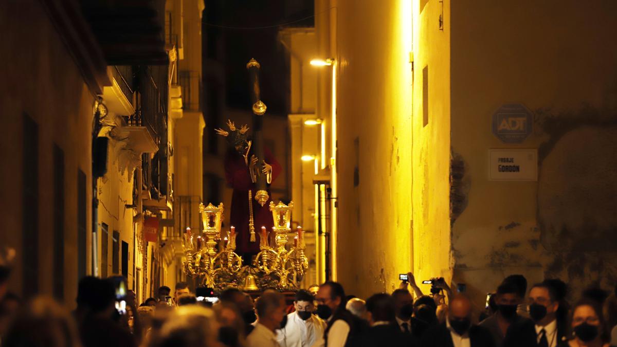Madrugada de traslados para la veneración 'El Verbo Encarnado' en la Catedral