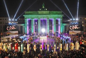 Milers de persones han assistit a les celebracions del 20è aniversari de la caiguda del mur de Berlín.