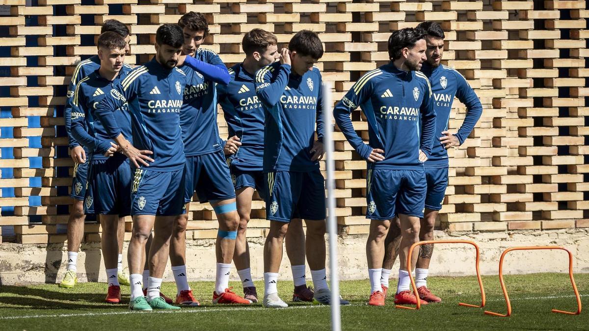 Los jugadores zaragocistas, en el último entrenamiento de este sábado.
