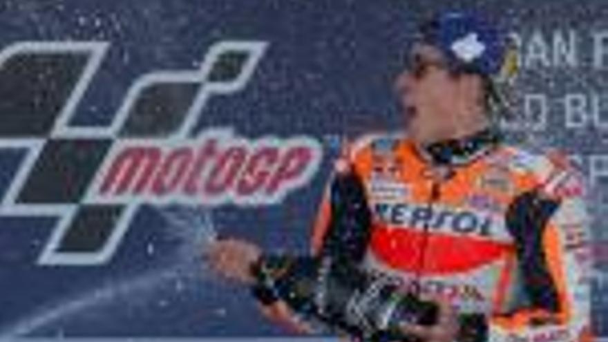 Márquez, eufòric, celebra la seva segona victòria al Mundial de MotoGP d&#039;enguany.