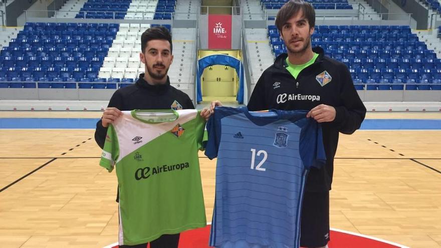 Joselito y Barrón posan ayer tras el entrenamiento en Son Moix.