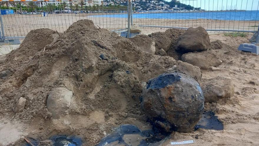 Les imatges de la mina napoleònica trobada a la platja de Roses durant unes obres