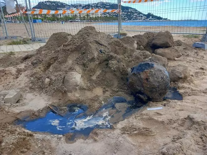 Les imatges de la mina napoleònica trobada a la platja de Roses durant unes obres