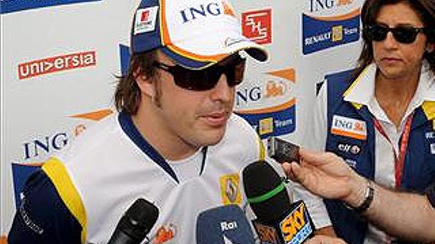 Alonso rompe el motor en los primeros libres del GP de Francia