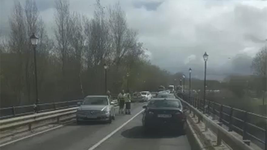 Esto han visto los conductores en el puente de Santa Cristina este mediodía