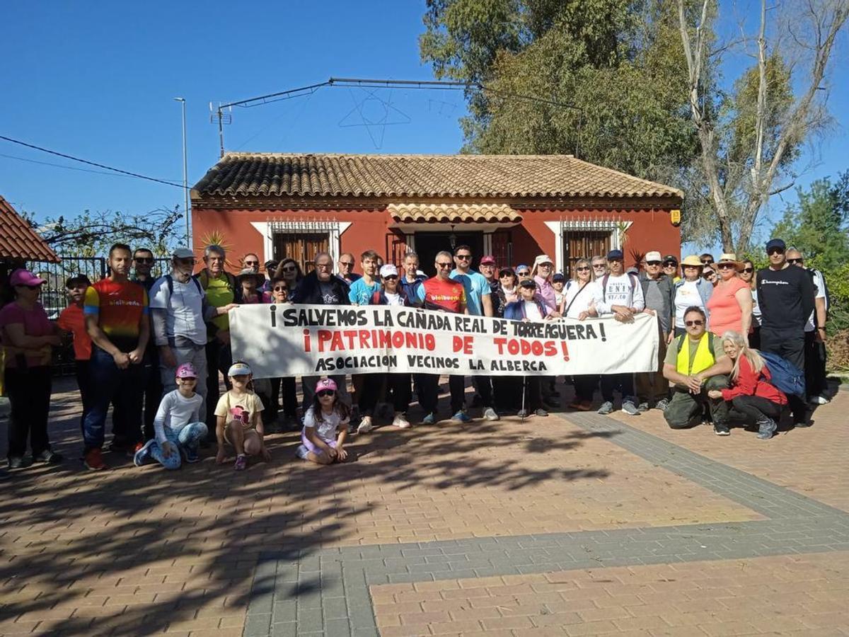 Manifestación de algunos vecinos por la Cañada Real el pasado abril