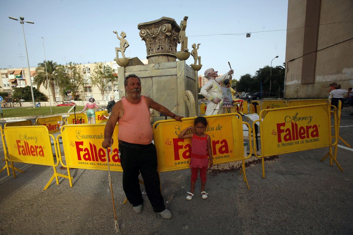 MONUMENT OF THE JUAN XXIII BOGUERA OF THE YEAR 2008, IN THE ROUNTER OF THE START OF THE STREET FRANCISCO BAS MONGOT.