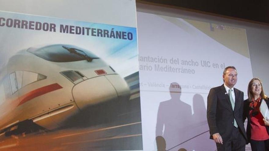 La Ministra Ana Pastor junto al Presidente de la Generalitat Valenciana, Alberto Fabra, durante la presentación del Proyecto del Corredor Ferroviario Mediterráneo.