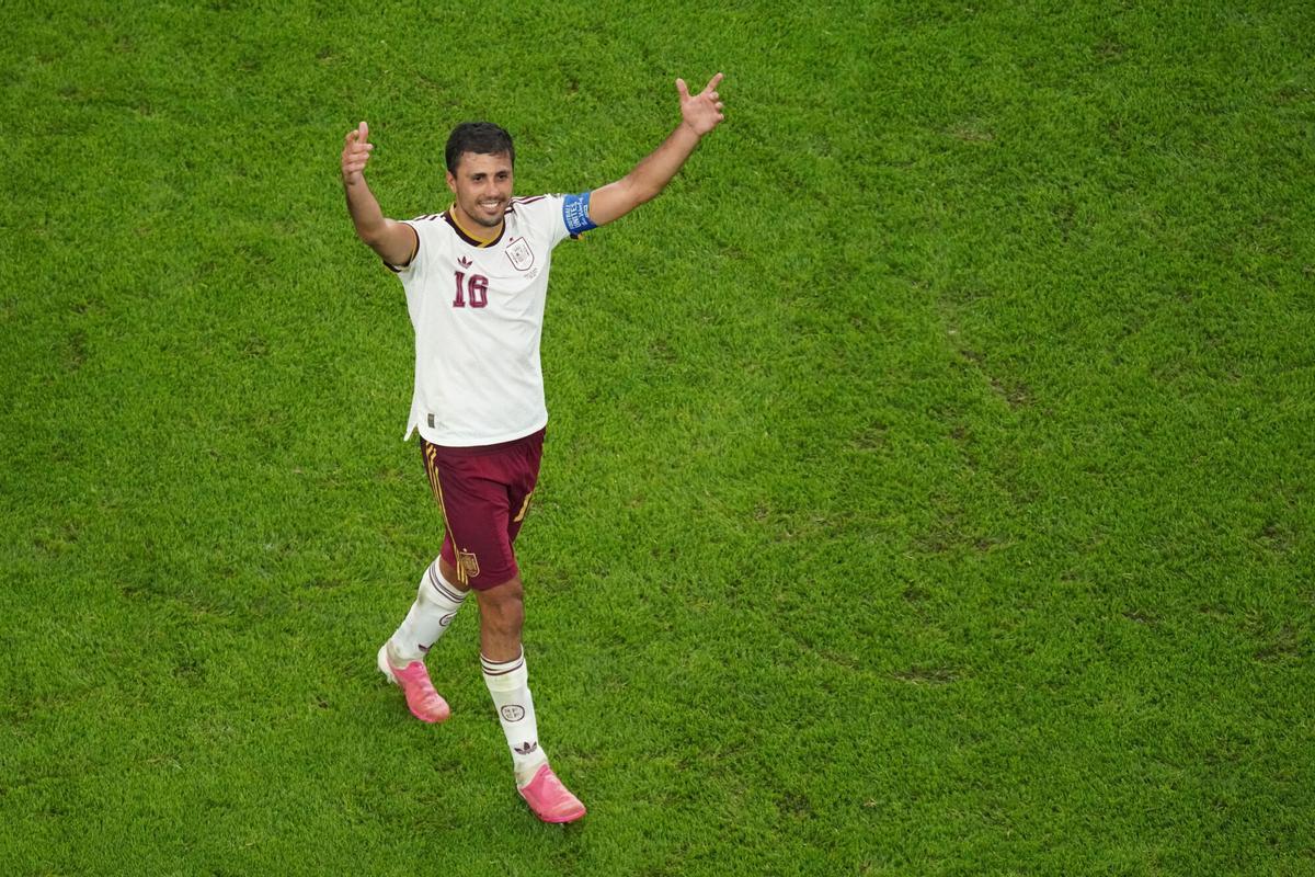 El capitán español Rodri celebra el triunfo en semifinales del Mundial ante Francia en Arlington.