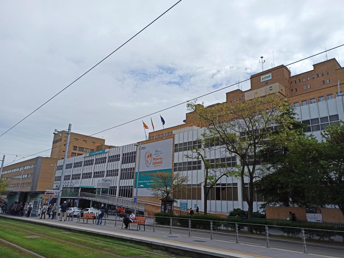 Fachada principal del hospital Miguel Servet de Zaragoza.