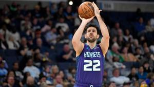 Vasilije Micic firmó su mejor anotación en la NBA ante los Grizzlies