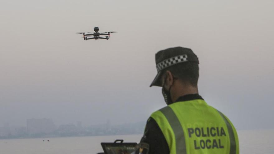 El vuelo de los seis drones del Ayuntamiento de Alicante, en el aire por falta de seguro