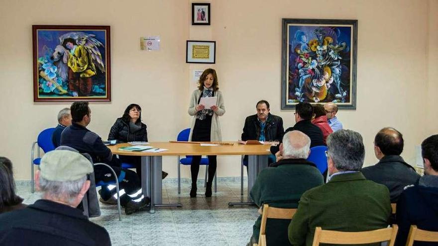 Desarrollo de una sesión plenaria en Fararmontanos de Tábara.