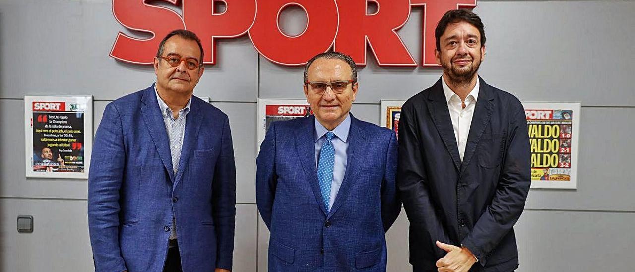 Albert Sáez, Javier Moll y Ernest Folch, ayer en la redacción del Sport.