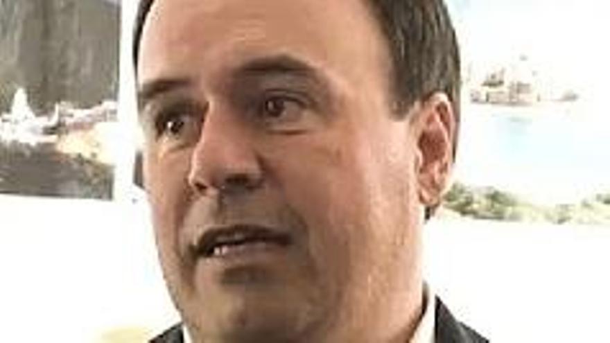 “Més li pertoca servir que manar”