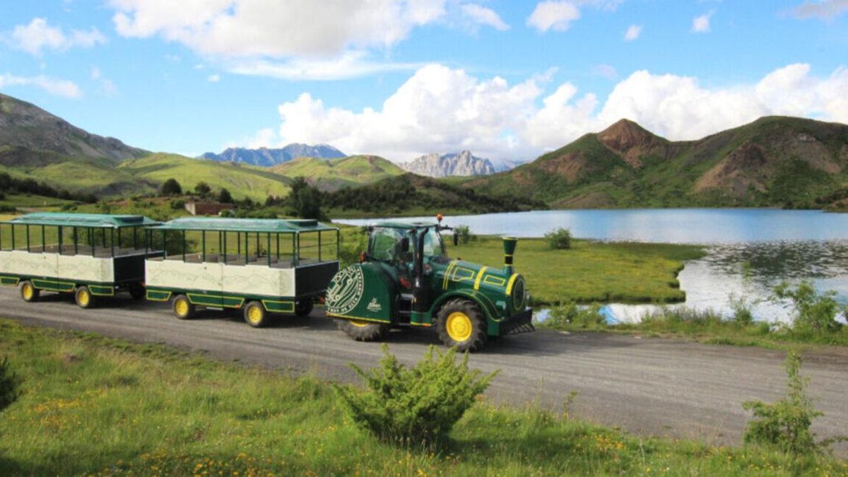 El tren de alta montaña llega a su destino en el Pirineo