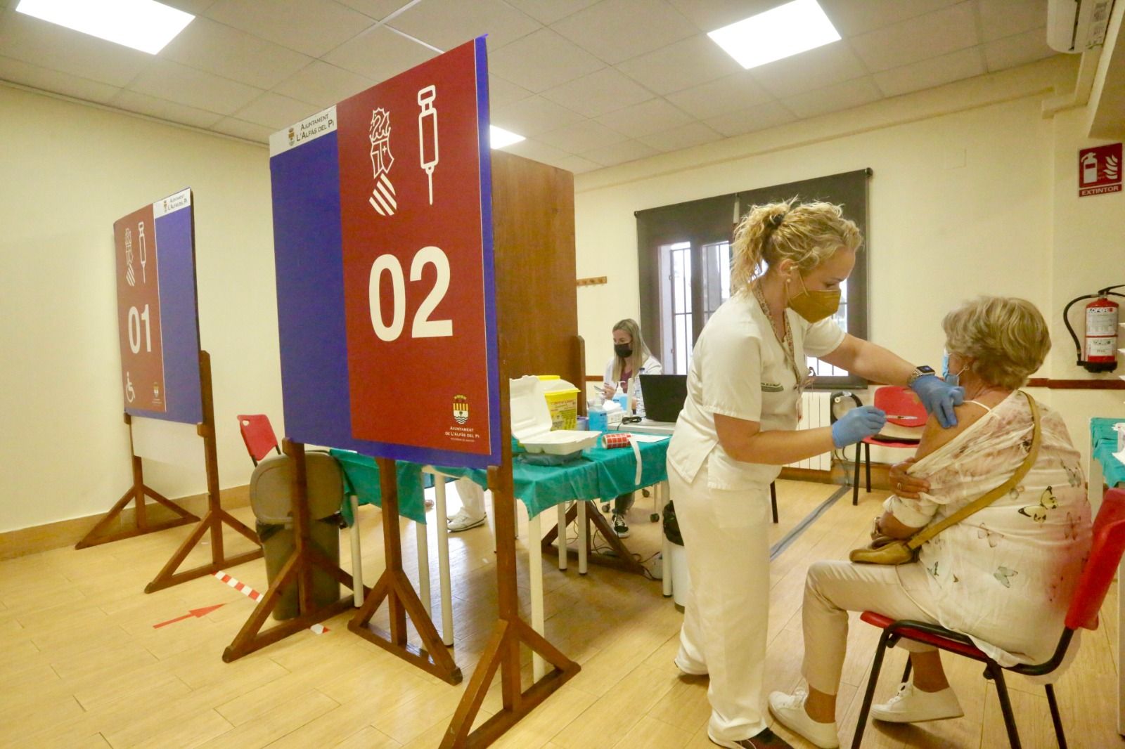 Sanidad pone en marcha cinco nuevos centros de vacunación en la Marina Baixa