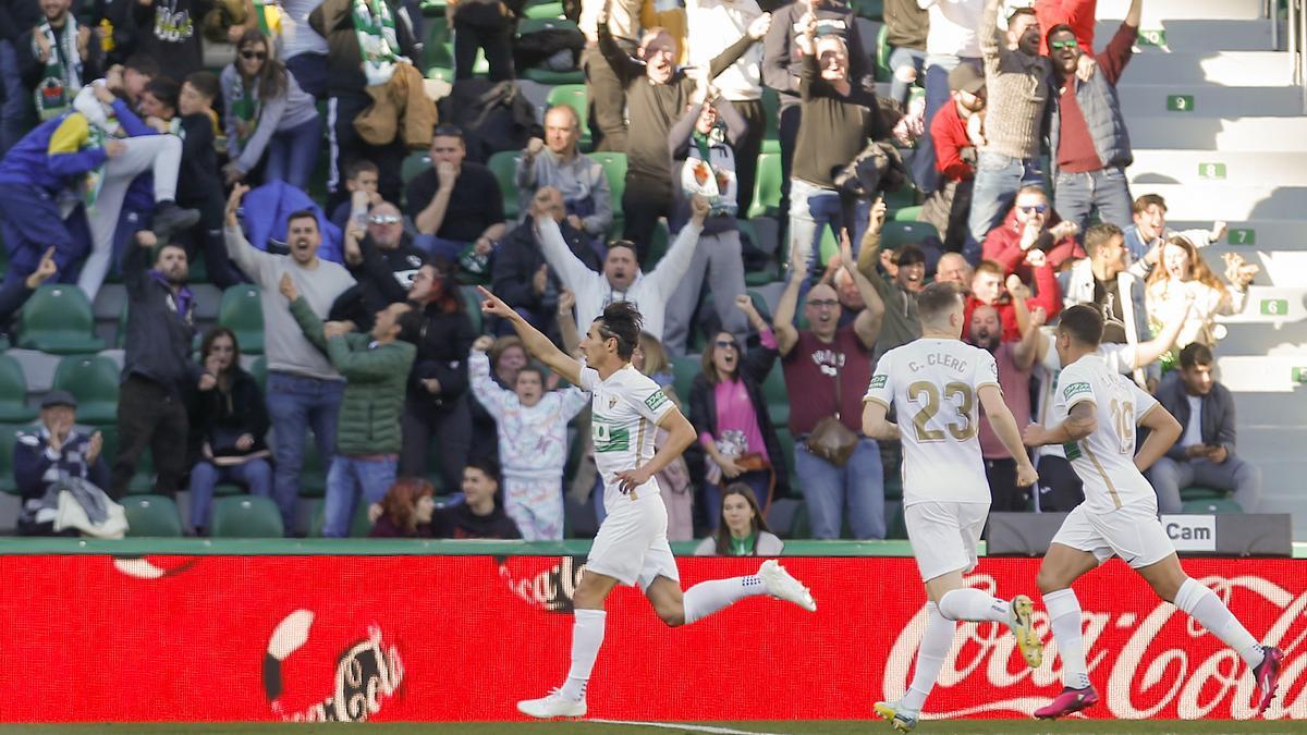 Un triplete de Pere Milla da el triunfo al Elche.