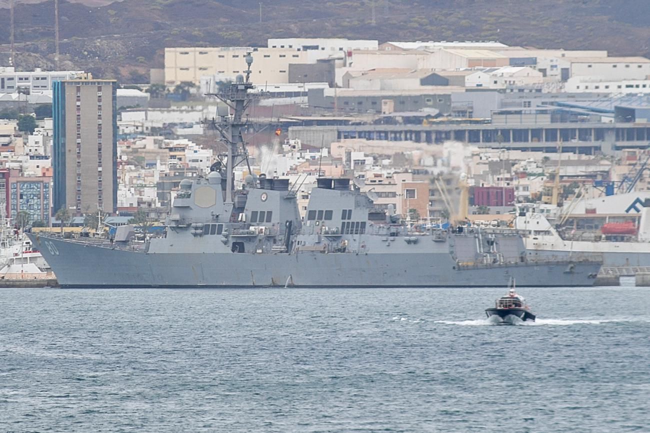 El 'USS Roosevelt' permanece atracado en la prolongación del muelle Santa Catalina